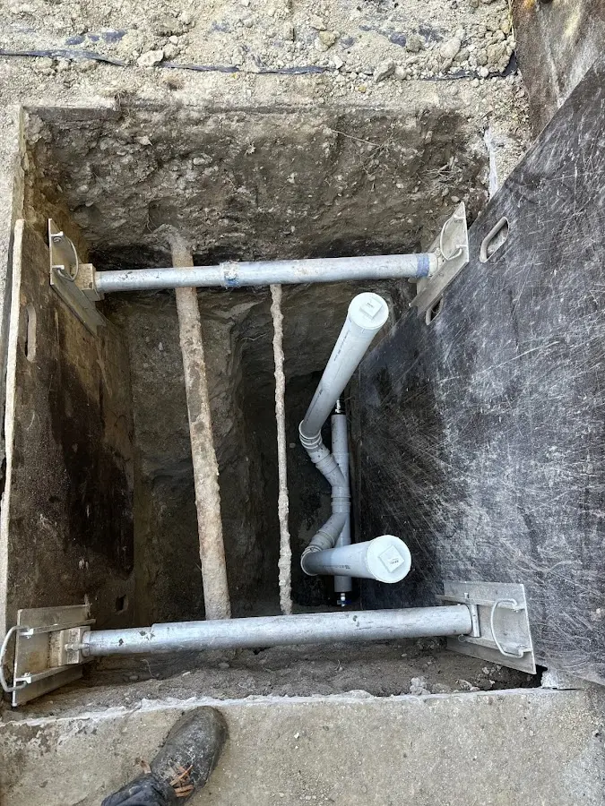 Experienced plumber completing Drain Cleaning work in Shelbyville
